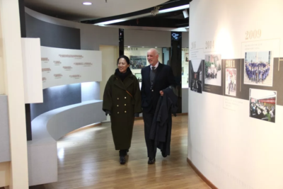 Professor Silberman visits ZSTU's clothing exhibition hall.