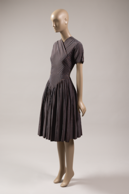 Claire McCardell, Popover dress, rayon, brass hooks & eyes, c. 1947, Lord & Taylor, American, founded 1826, Gift from Hood College of Frederick, Maryland, 96.61.6
