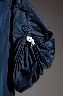 sleeve detail on mannequin, very puffed and draped